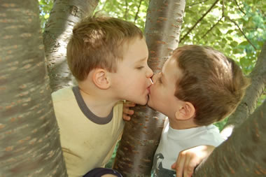 小学生でキスは早い？！小学生でもできる可愛いキスの方法
