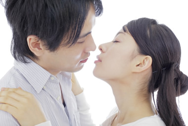 初対面でキス？！初対面からキスしてくる男性心理とは？